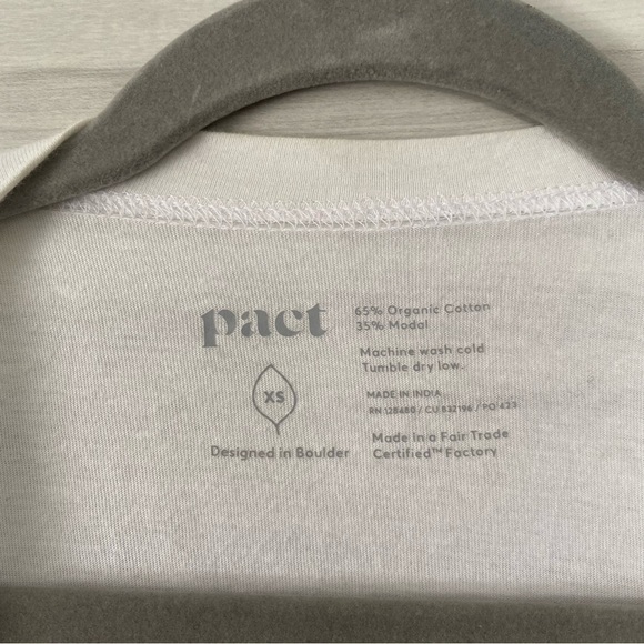 𝅺pact White Asymmetrical Organic Cotton cardigan XS - Picture 3 of 8